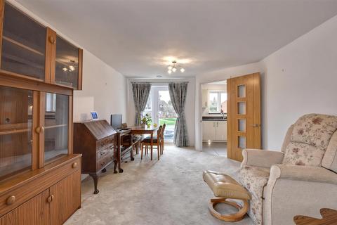 2 bedroom retirement property for sale - Oak Tree Court, Smallhythe Road, Tenterden