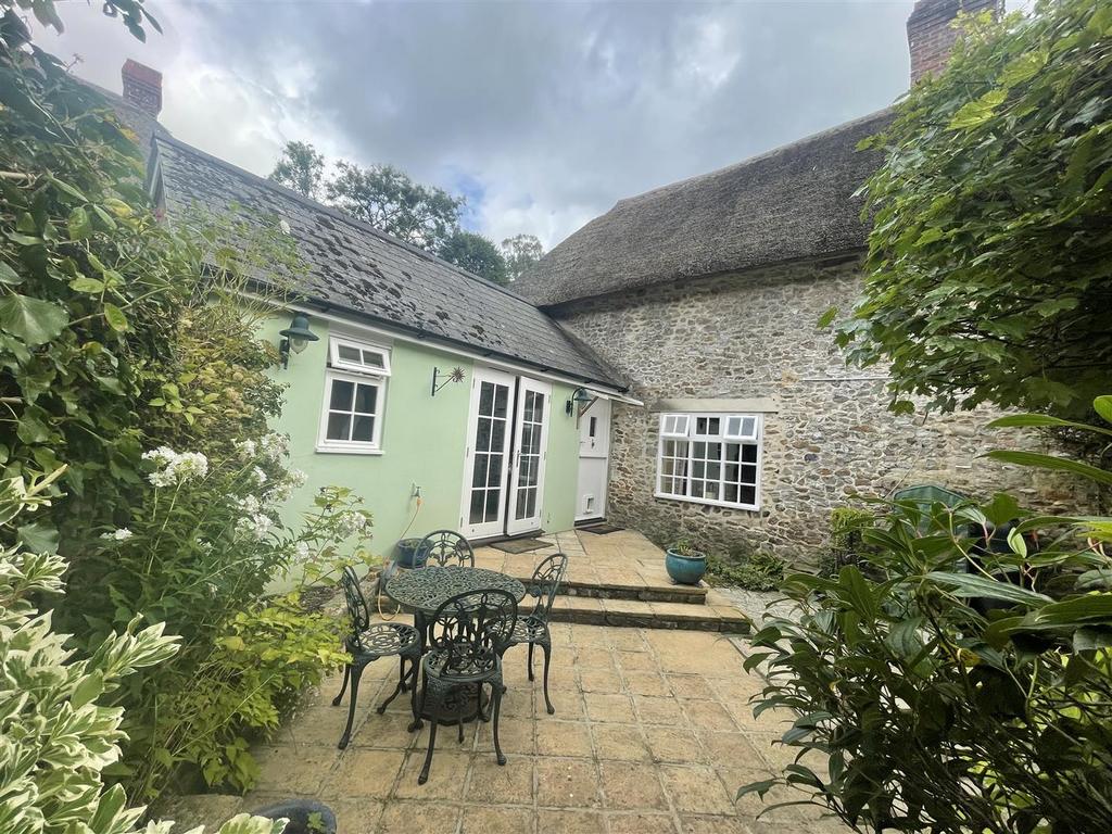 Offwell, Honiton 2 bed semidetached house to rent £870 pcm (£201 pw)