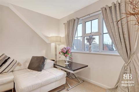 2 bedroom apartment for sale, Retreat Way, Chigwell