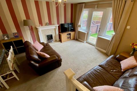 3 bedroom townhouse for sale - Highfield Court, Roberttown, Liversedge
