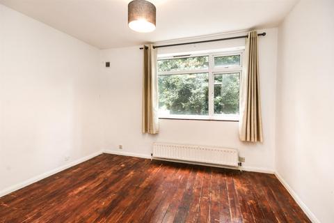 2 bedroom apartment to rent, Lichen Court, London N4