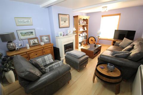 7 Vyner Place, Ullapool, IV26 2XR