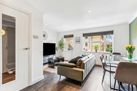 2 bedroom flat for sale - Monmouth Close, London, W4