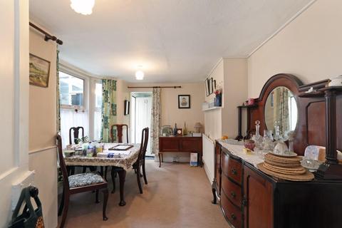 107 Fenham Road, London, SE15 1AE