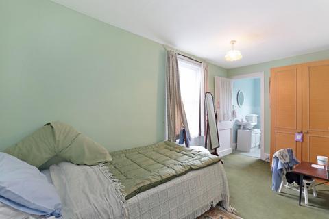 107 Fenham Road, London, SE15 1AE