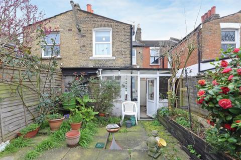 107 Fenham Road, London, SE15 1AE