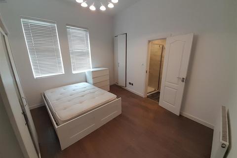 3 bedroom flat to rent - Kenyon Street,  Fulham, London
