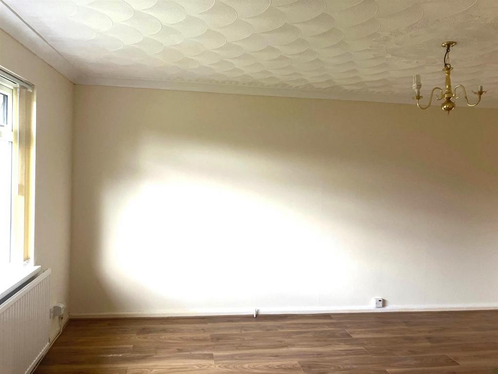 Heol Y Fran, Parc Gwernfadog... 2 bed semidetached bungalow for sale