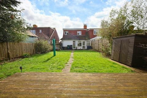 4 bedroom semi-detached house for sale, Meadway Crescent, Hove
