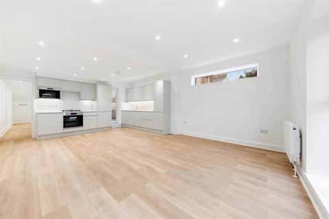 3 bedroom flat to rent, Villiers Road, London NW2
