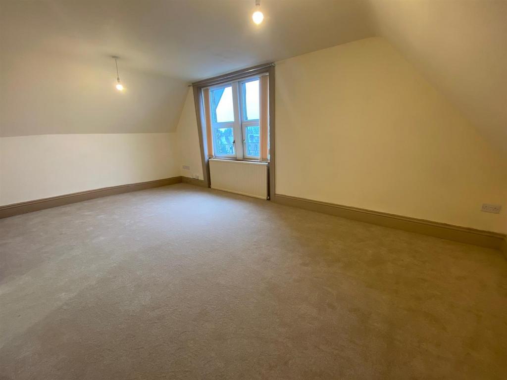 LIVING ROOM.jpg