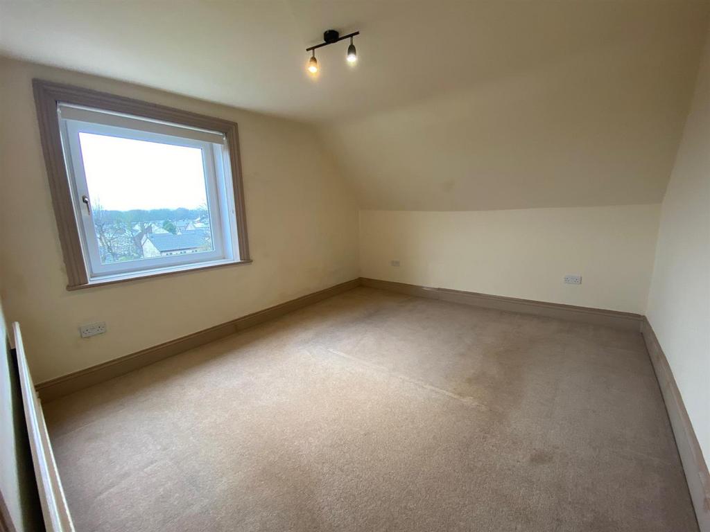 BEDROOM 1.jpg