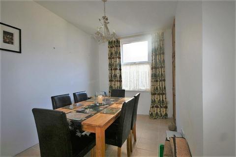 2 bedroom flat for sale, 14 Dundonald Road, Colwyn Bay