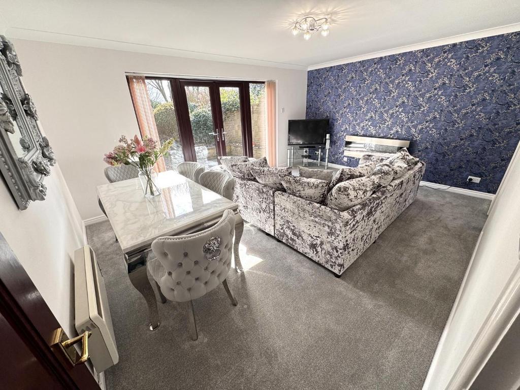 Lounge to annex