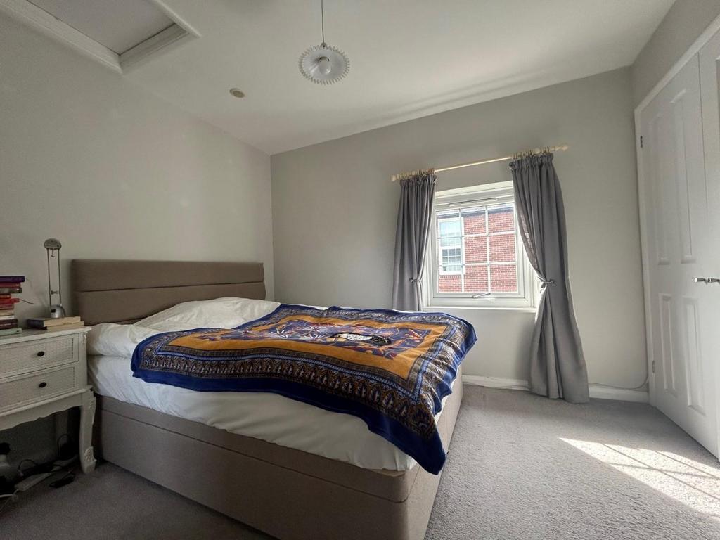 Bedroom 1.jpg