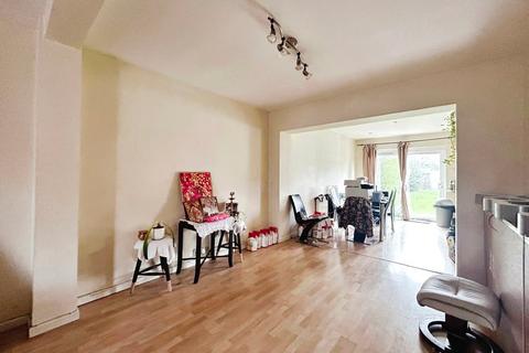 3 bedroom semi-detached house to rent,  Cherry Avenue, Langley SL3