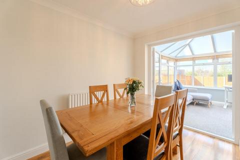 53 Penleigh Gardens, Wombourne, Wolverhampton, WV5 8EJ