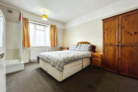 House share to rent, London Road, Langley SL3
