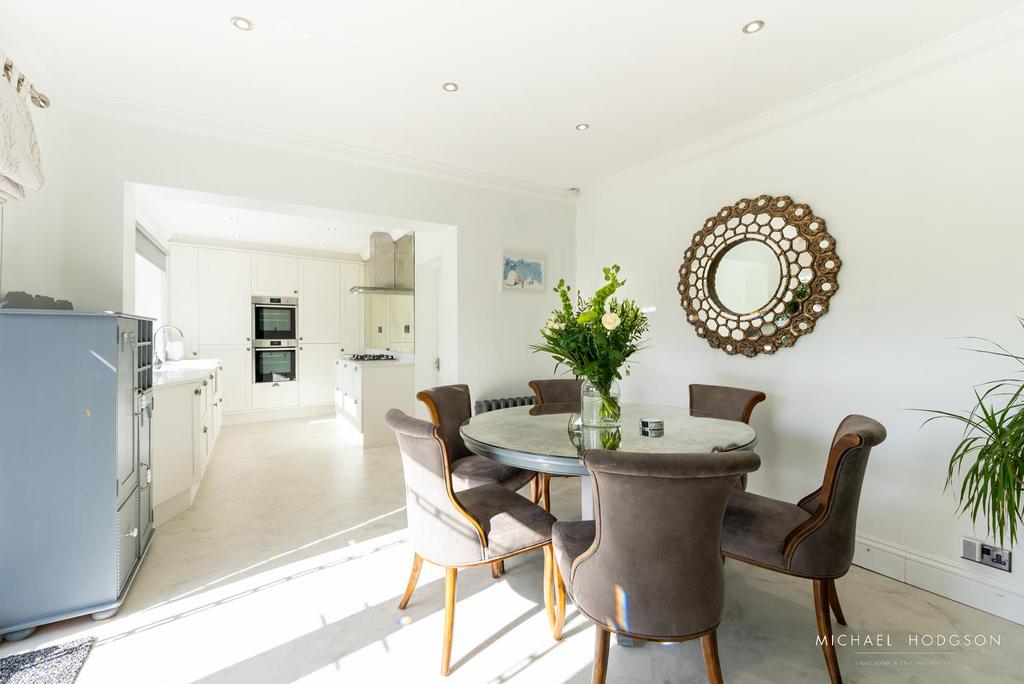 Kitchen/ Dining Room Area