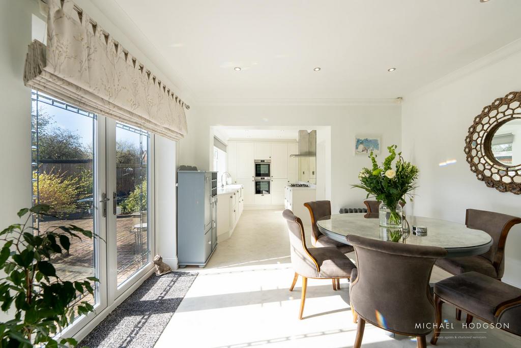 Kitchen/ Dining Room Area