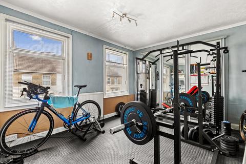 11 Avenue Road, Dover, CT16 2PX