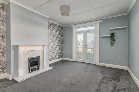 3 bedroom apartment for sale - Mains Drive, Dundee DD4