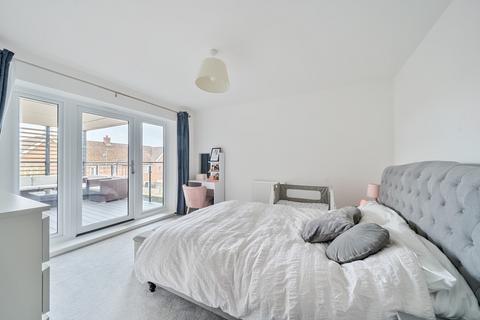 2 bedroom flat for sale, Wickhurst Square, Sargent Way, Broadbridge Heath, RH12