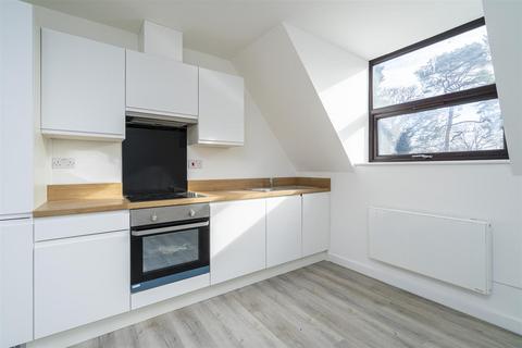 2 bedroom flat to rent, Wycombe Road, Saunderton HP14