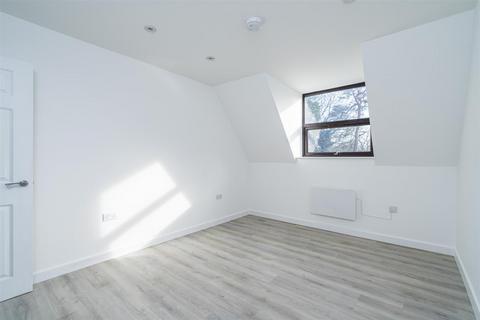 2 bedroom flat to rent, Wycombe Road, Saunderton HP14
