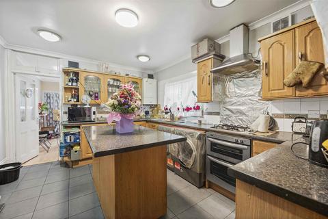 4 bedroom end of terrace house for sale - Mortimer Road, London, NW10 5TN