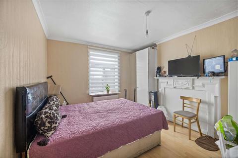 4 bedroom end of terrace house for sale - Mortimer Road, London, NW10 5TN