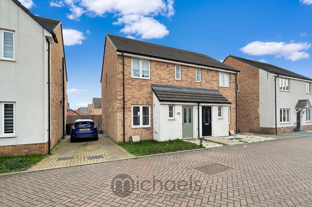 Giraffe Row, Stanway, Colchester, CO3 2 bed semidetached house for