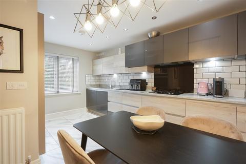 4 Canyon Meadow, Creswell, Worksop, S80 4UQ