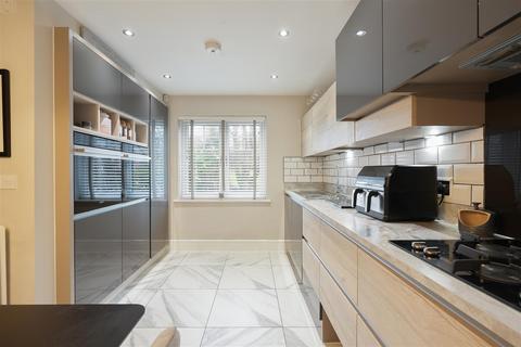 4 Canyon Meadow, Creswell, Worksop, S80 4UQ