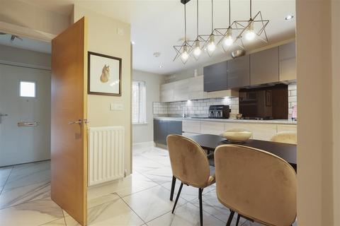 4 Canyon Meadow, Creswell, Worksop, S80 4UQ