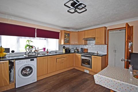 3 bedroom end of terrace house for sale - Newenden Close, Ashford