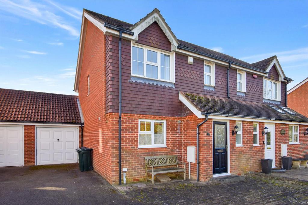 Blackthorn Way, Kingsnorth, Ashford 3 bed semidetached house for sale