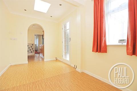 3 bedroom semi-detached house for sale - Waveney Drive, Lowestoft, NR33