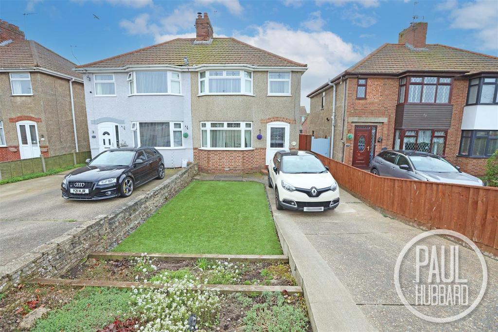 Waveney Drive, Lowestoft, NR33 3 bed semidetached house for sale £