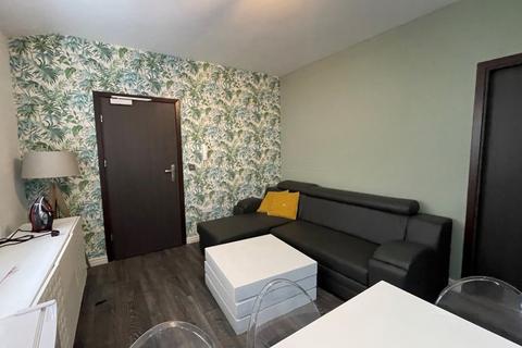 1 bedroom in a house share to rent - Room 4, Flatt 9, Priestgate Peterborough, PE1 1JL