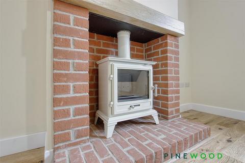 8 Common Lane, Cutthorpe, Chesterfield, S42 7AN