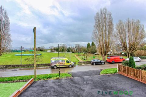 8 Common Lane, Cutthorpe, Chesterfield, S42 7AN