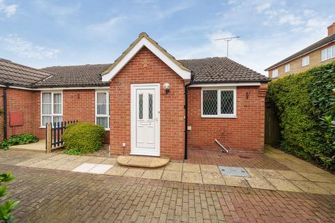 2 bedroom bungalow for sale, The Hawthorns, Henlow, SG16