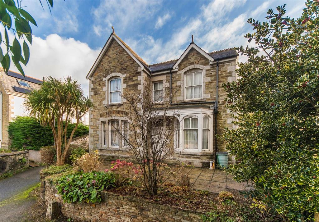 32 Tregolls Road, Truro TR1 4 bed detached house for sale £365,000