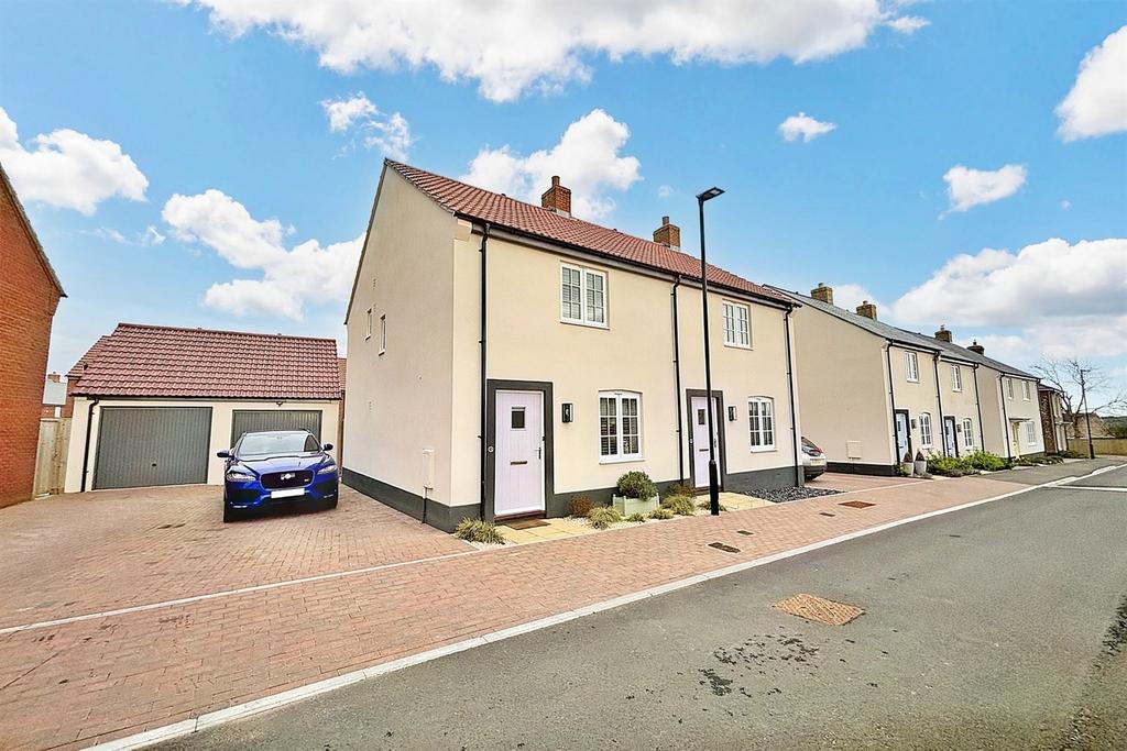 Chickerell 2 bed semidetached house for sale £325,000