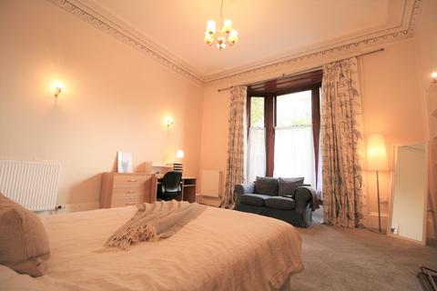 4 bedroom flat to rent, Hillhead Street, Glasgow G12