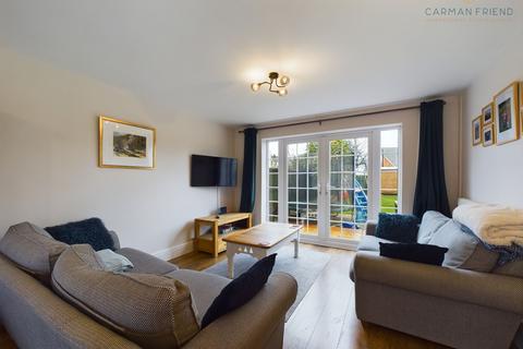 3 bedroom semi-detached house for sale - Queens Road, Vicars Cross, CH3