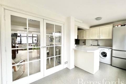 49 Primrose Glen, Hornchurch, RM11 2NL