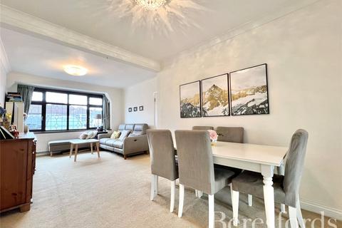 49 Primrose Glen, Hornchurch, RM11 2NL