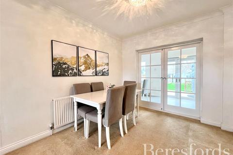 49 Primrose Glen, Hornchurch, RM11 2NL